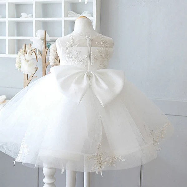 Chic / Beautiful Ivory Flower Girl Dresses 2020 Ball Gown Scoop Neck Sleeveless Appliques Lace Bow Short Ruffle Wedding Party Dresses