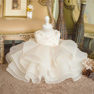 Chic Beautiful Ivory Organza Flower Girl Dresses 2020 Ball Gown Scoop Neck Sleeveless Appliques Lace Pearl Short Ruffle Wedding Party Dresses