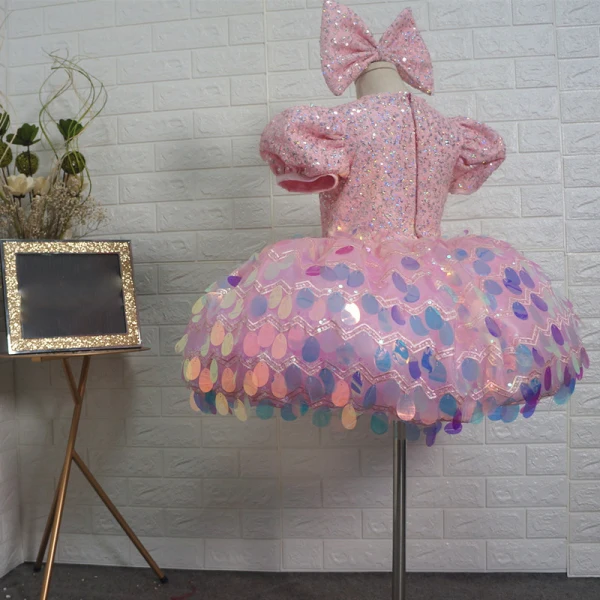 Fairytale Blushing Pink Birthday Flower Girl Dresses 2020 Ball Gown Scoop Neck Puffy Short Sleeve Rhinestone Sequins Short Ruffle Wedding Party Dresses