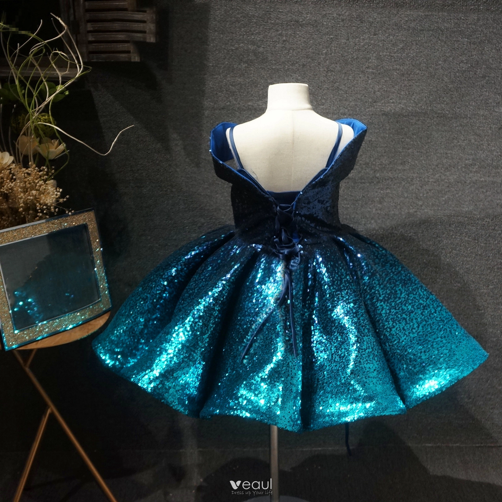 Fairytale Ink Blue Birthday Flower Girl Dresses 2020 Ball Gown Off-The-Shoulder Short Sleeve Sequins Short Ruffle Backless Wedding Party Dresses Fairytale Ink Blue Birthday Flower Girl Dresses 2020 Ball Gown Off-The-Shoulder Short Sleeve Sequins Short Ruffle Backless Wedding Party Dresses