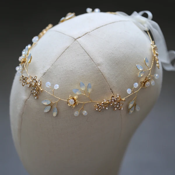 Vintage Guld Pannband Brud Huvudbonad 2020 Metall Snörning Rhinestone Blomma Brud Hårsmycken Tillbehör