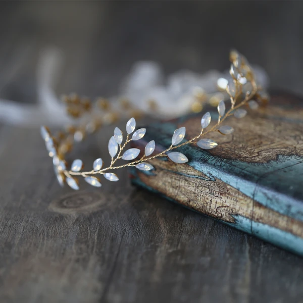 Elegant Gold Headbands Bridal Hair Accessories 2020 Metal Lace-up Rhinestone Headpieces Bridal Accessories