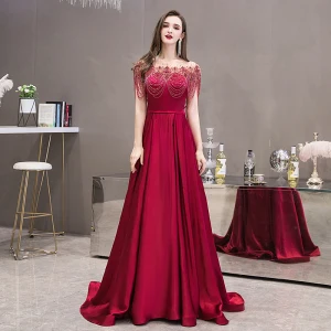 Haut De Gamme Satin Bordeaux Robe De Soirée 2020 Princesse Transparentes Encolure Carrée Manches Courtes Ceinture Perlage Faux Diamant Train De Balayage Volants Robe De Ceremonie