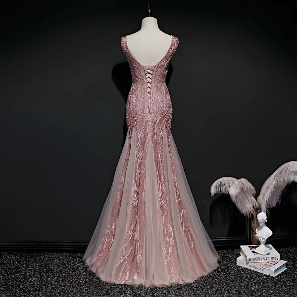 High End Pearl Rosa Abendkleider 2020 Meerjungfrau Tiefer V-Ausschnitt Ärmellos Applikationen Spitze Pailletten Perlenstickerei Lange Rüschen Rückenfreies Festliche Kleider