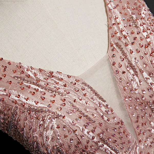 High End Pearl Rosa Abendkleider 2020 Meerjungfrau Tiefer V-Ausschnitt Ärmellos Applikationen Spitze Pailletten Perlenstickerei Lange Rüschen Rückenfreies Festliche Kleider
