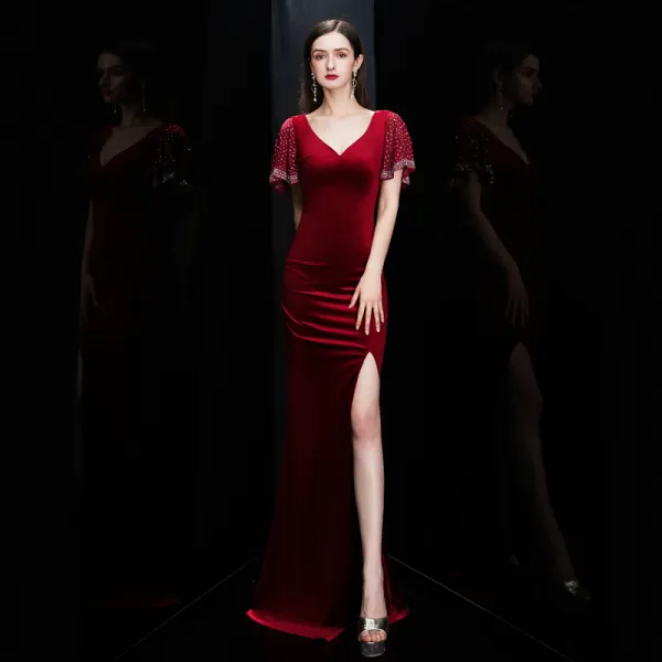 Affordable Burgundy Suede Evening Dresses  2020 Trumpet / Mermaid Deep V-Neck Short Sleeve Split Front Floor-Length / Long Ruffle Backless Formal Dresses