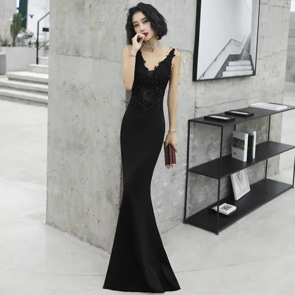 Sexy Bordeaux Robe De Soirée 2020 Trompette / Sirène Col v profond Sans Manches Percé Appliques En Dentelle Perlage Train De Balayage Volants Dos Nu Robe De Ceremonie
