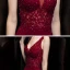 Sexy Bordeaux Robe De Soirée 2020 Trompette / Sirène Col v profond Sans Manches Percé Appliques En Dentelle Perlage Train De Balayage Volants Dos Nu Robe De Ceremonie