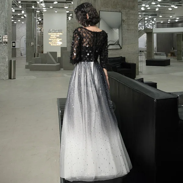 Abordable Noire Dégradé De Couleur Blanche Robe De Soirée 2020 Princesse Transparentes Encolure Dégagée 3/4 Manches Étoile Paillettes Longue Volants Robe De Ceremonie