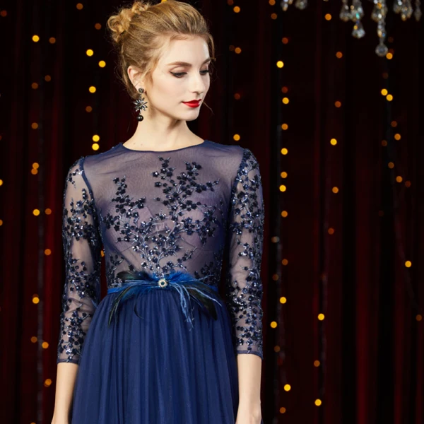 Illusion Bleu Marine Transparentes Tapis rouge Robe De Soirée 2020 Princesse Encolure Dégagée 3/4 Manches Plumes Ceinture Perlage Longue Volants Robe De Ceremonie