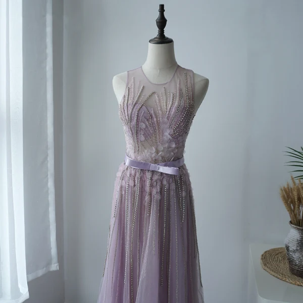 Illusion Lavande Transparentes Robe De Soirée 2020 Princesse Encolure Dégagée Sans Manches Appliques Fleur Perlage Noeud Ceinture Train De Balayage Volants Robe De Ceremonie