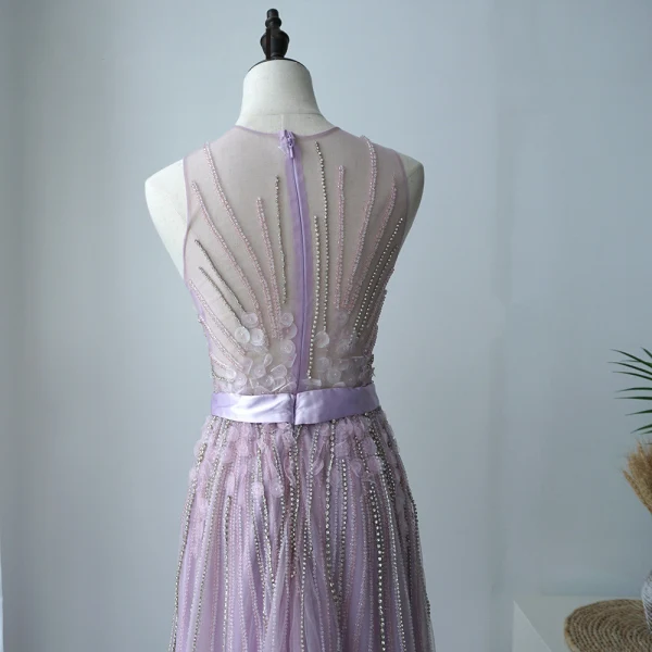 Illusion Lavande Transparentes Robe De Soirée 2020 Princesse Encolure Dégagée Sans Manches Appliques Fleur Perlage Noeud Ceinture Train De Balayage Volants Robe De Ceremonie