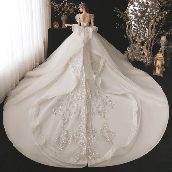 Luxe Champagne La Mariée Robe De Mariée 2020 Robe Boule Transparentes Encolure Dégagée Gonflée Manches Courtes Dos Nu Perlage Paillettes Glitter Tulle Royal Train Volants