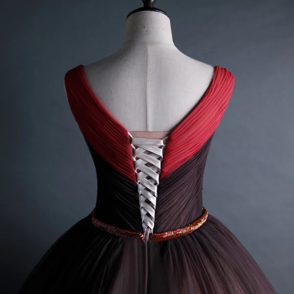 Beste Rot Tanzen Ballkleider 2020 Ballkleid V-Ausschnitt Ärmellos Stoffgürtel Pailletten Perlenstickerei Lange Rüschen Rückenfreies Festliche Kleider