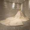 Fantastisk Guld Brud Bröllopsklänningar 2020 Balklänning Genomskinliga Urringning Långärmad Halterneck Appliqués Spets Handgjort Beading Glittriga / Glitter Tyll Royal Train Ruffle