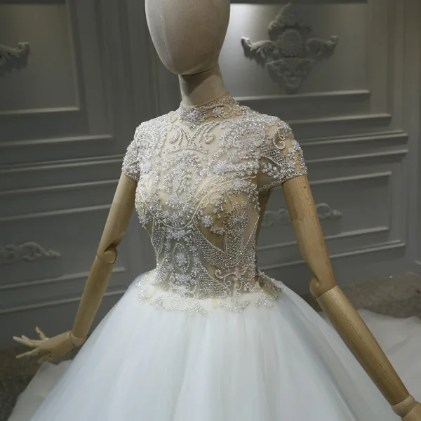 Vintage / Originale Blanche La Mariée Robe De Mariée 2020 Robe Boule Transparentes Col Haut Manches Courtes Fait main Perlage Cathedral Train