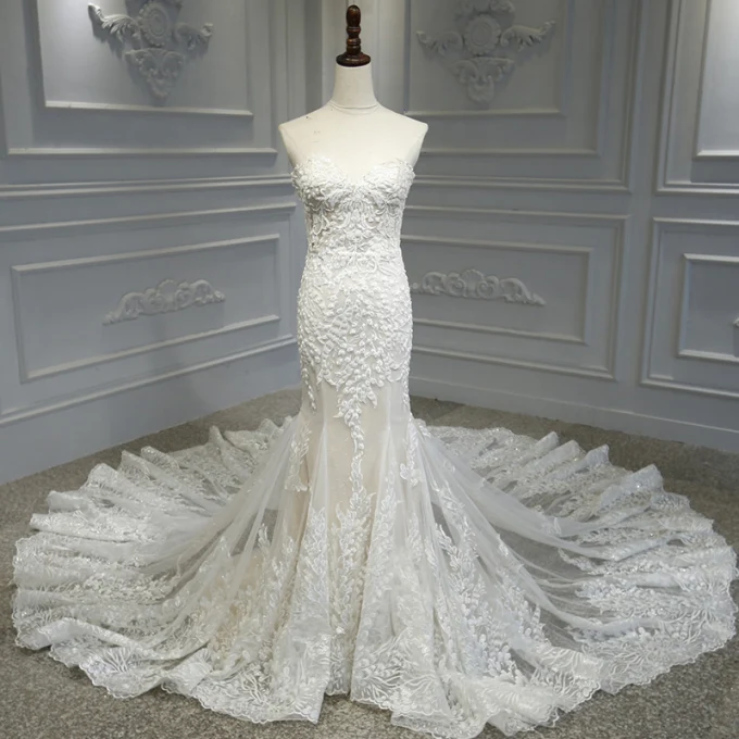 Luksus Champagne Bryllups Brudekjoler 2020 Trompet Havfrue Kjæreste Uten Ermer Ryggløse Appliques Blonder Beading Paljetter Chapel Train Buste