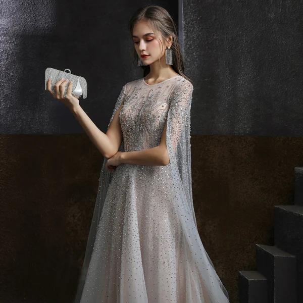 Illusion Gris Transparentes Robe De Soirée 2020 Princesse Encolure Dégagée Sans Manches Perlage Faux Diamant Train De Balayage Volants Robe De Ceremonie