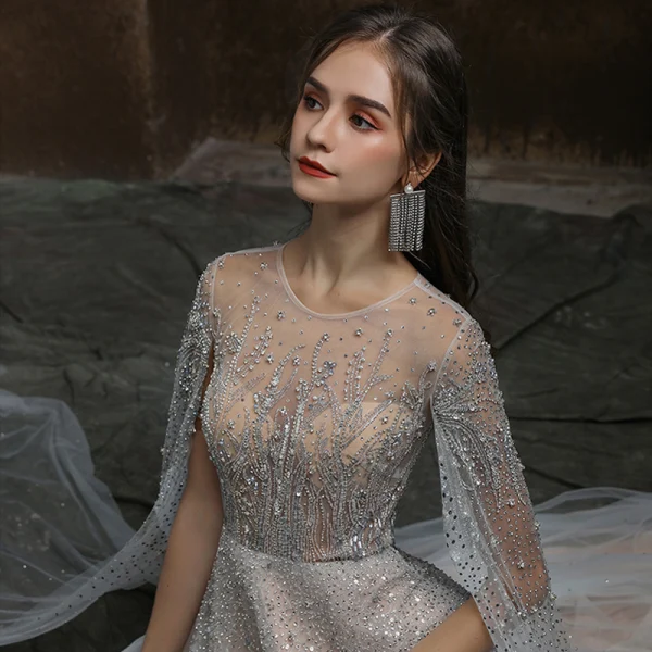 Illusion Gris Transparentes Robe De Soirée 2020 Princesse Encolure Dégagée Sans Manches Perlage Faux Diamant Train De Balayage Volants Robe De Ceremonie