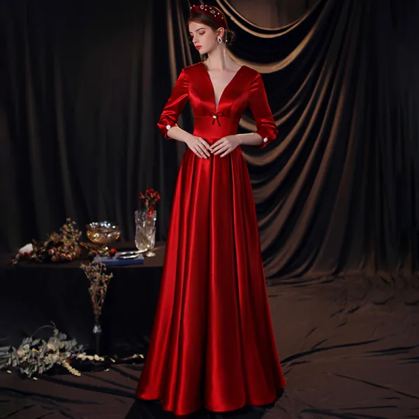 Vintage / Retro Burgundy Satin Prom Dresses 2020 Empire Deep V-Neck 3/4 Sleeve Floor-Length / Long Ruffle Backless Formal Dresses