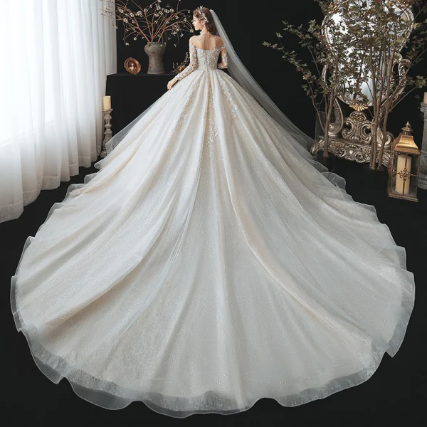 Romantique Champagne La Mariée Robe De Mariée 2020 Robe Boule Transparentes Col Haut Manches Longues Dos Nu Perlage Paillettes Fleur Glitter Tulle Cathedral Train Volants