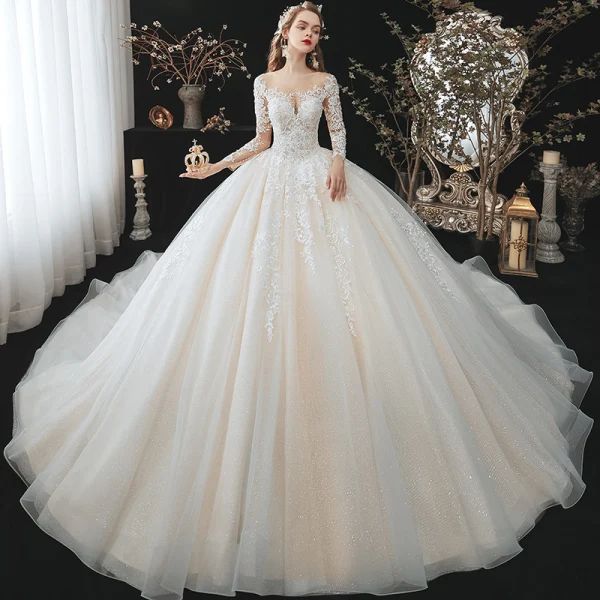 Charmant Champagne La Mariée Robe De Mariée 2020 Robe Boule Transparentes Encolure Dégagée 3/4 Manches Dos Nu Appliques En Dentelle Perlage Glitter Tulle Cathedral Train Volants