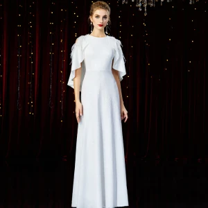 Haut De Gamme Blanche Robe De Soirée Avec Châle 2020 Princesse Encolure Dégagée Sans Manches Paillettes Perlage Plumes Longue Volants Robe De Ceremonie