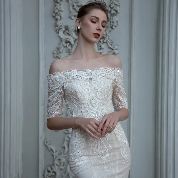 High End Champagner Hochzeits Brautkleider / Hochzeitskleider 2020 Meerjungfrau Off Shoulder 1/2 Ärmel Rückenfreies Applikationen Spitze Perlenstickerei Pailletten Sweep / Pinsel Zug Rüschen
