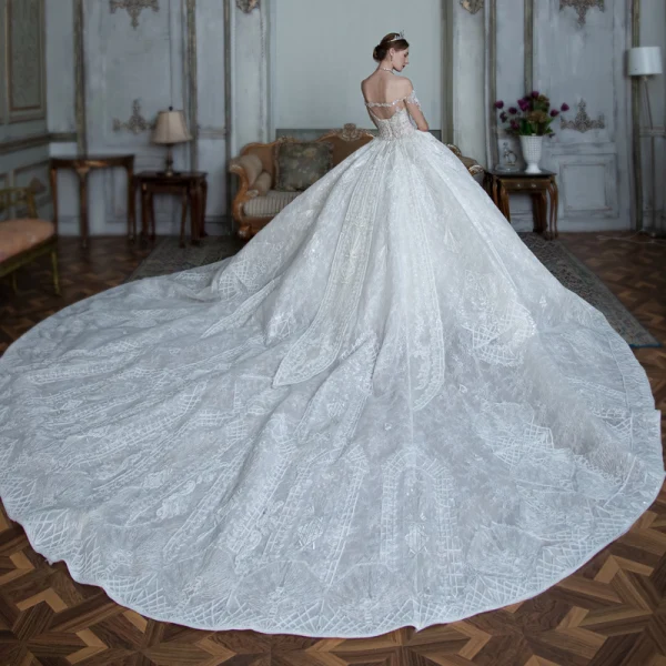 Fabelhaft Weiß Durchsichtige Hochzeits Brautkleider / Hochzeitskleider 2020 Ballkleid Off Shoulder Kurze Ärmel Rückenfreies Applikationen Spitze Perlenstickerei Pailletten Glanz Tülle