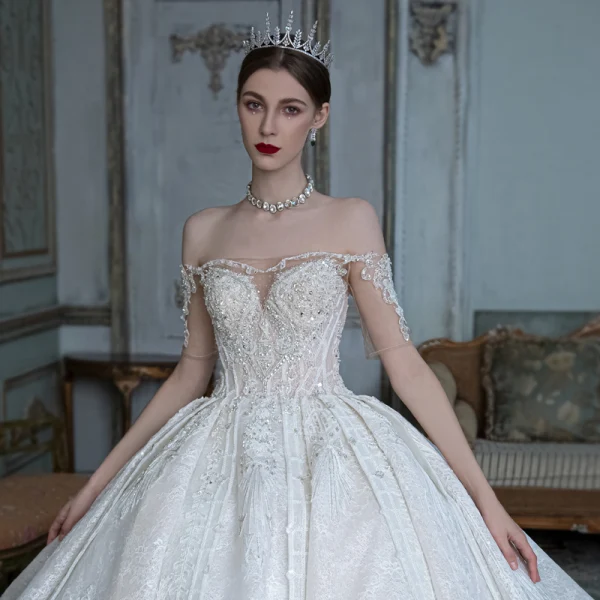 Fabelhaft Weiß Durchsichtige Hochzeits Brautkleider / Hochzeitskleider 2020 Ballkleid Off Shoulder Kurze Ärmel Rückenfreies Applikationen Spitze Perlenstickerei Pailletten Glanz Tülle