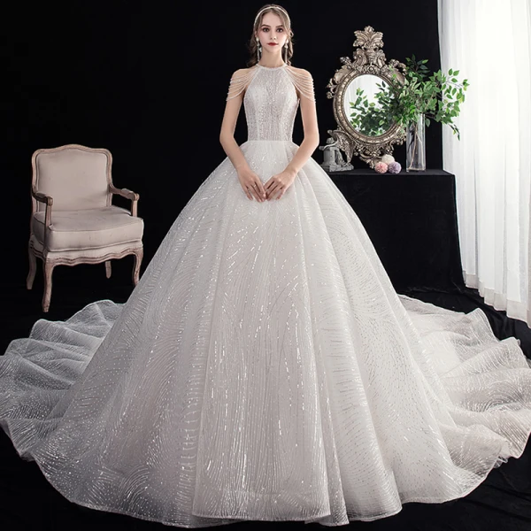 Abordable Ivoire La Mariée Robe De Mariée 2020 Robe Boule Encolure Dégagée Sans Manches Dos Nu Perlage Paillettes Cathedral Train Volants