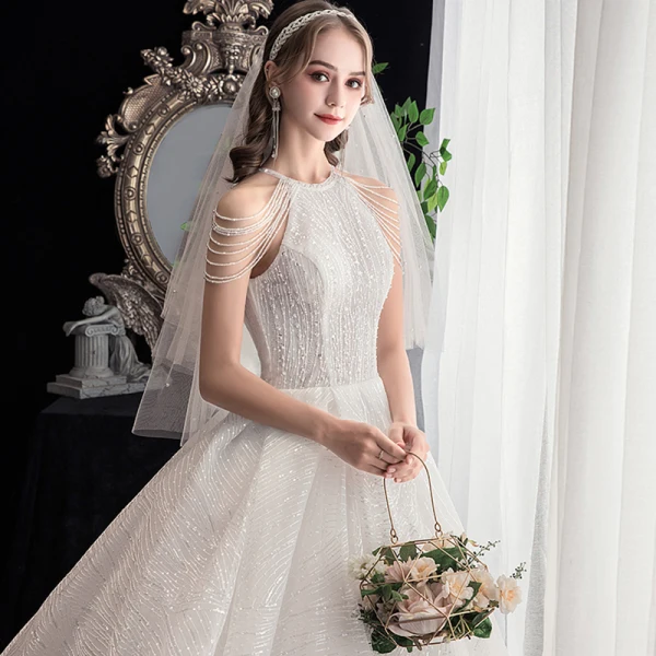 Abordable Ivoire La Mariée Robe De Mariée 2020 Robe Boule Encolure Dégagée Sans Manches Dos Nu Perlage Paillettes Cathedral Train Volants