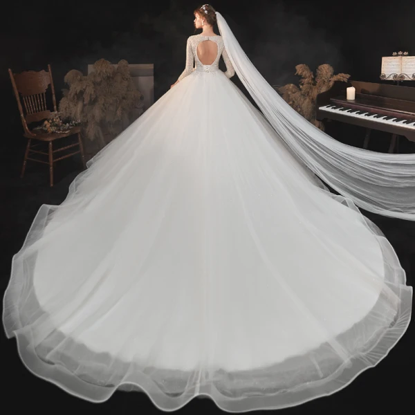 Romantique Ivoire La Mariée Robe De Mariée 2020 Robe Boule Transparentes Col v profond 3/4 Manches Dos Nu Perlage Glitter Tulle Cathedral Train Volants