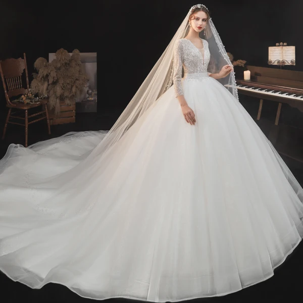 Romantique Ivoire La Mariée Robe De Mariée 2020 Robe Boule Transparentes Col v profond 3/4 Manches Dos Nu Perlage Glitter Tulle Cathedral Train Volants