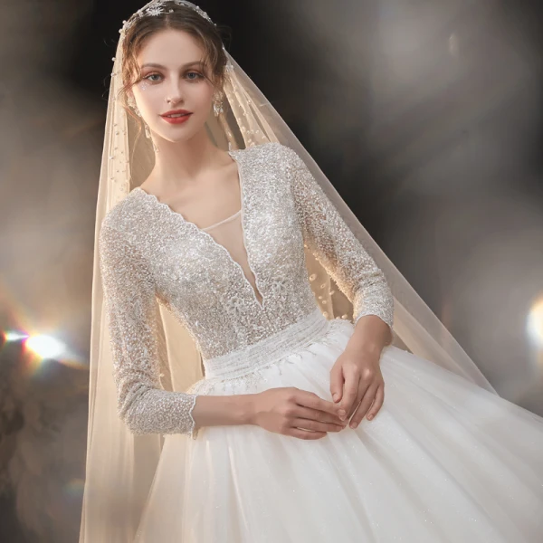 Romantique Ivoire La Mariée Robe De Mariée 2020 Robe Boule Transparentes Col v profond 3/4 Manches Dos Nu Perlage Glitter Tulle Cathedral Train Volants