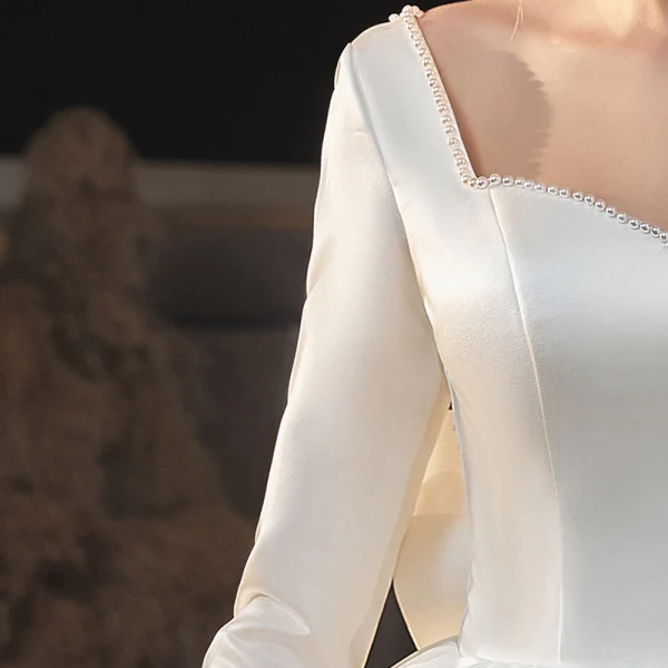 Schlicht Ivory / Creme Satin Hochzeits Brautkleider / Hochzeitskleider 2020 Ballkleid Eckiger Ausschnitt Lange Ärmel Rückenfreies Schleife Perlenstickerei Perle Kathedrale Schleppe Rüschen
