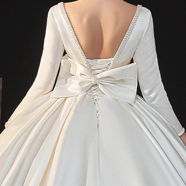 Schlicht Ivory / Creme Satin Hochzeits Brautkleider / Hochzeitskleider 2020 Ballkleid Eckiger Ausschnitt Lange Ärmel Rückenfreies Schleife Perlenstickerei Perle Kathedrale Schleppe Rüschen