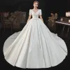 Vintage Elfenben Satin Brud Bröllopsklänningar 2020 Balklänning V-Hals Pösigt Korta ärm Halterneck Beading Pärla Rosett Cathedral Train Ruffle