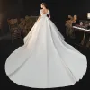 Vintage Elfenben Satin Brud Bröllopsklänningar 2020 Balklänning V-Hals Pösigt Korta ärm Halterneck Beading Pärla Rosett Cathedral Train Ruffle