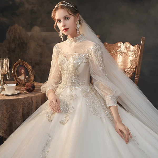 Viktorianischer Stil Champagner Durchsichtige Hochzeits Brautkleider / Hochzeitskleider 2020 Ballkleid Stehkragen Geschwollenes 3/4 Ärmel Rückenfreies Applikationen Spitze Perlenstickerei Pailletten Glanz Tülle Kathedrale Schleppe Rüschen