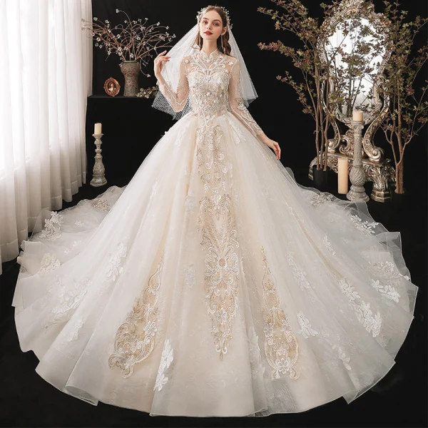Style Chinois Champagne La Mariée Robe De Mariée 2020 Robe Boule Transparentes Col Haut 3/4 Manches Dos Nu Appliques En Dentelle Perlage Cathedral Train Volants