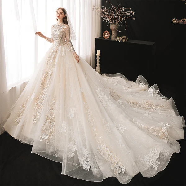 Style Chinois Champagne La Mariée Robe De Mariée 2020 Robe Boule Transparentes Col Haut 3/4 Manches Dos Nu Appliques En Dentelle Perlage Cathedral Train Volants