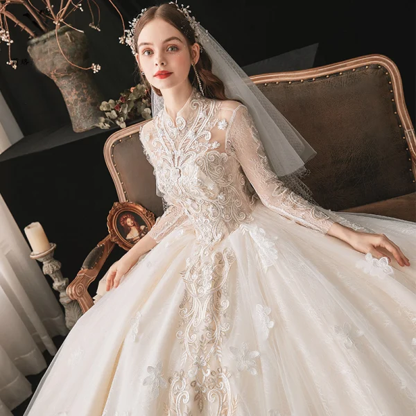 Style Chinois Champagne La Mariée Robe De Mariée 2020 Robe Boule Transparentes Col Haut 3/4 Manches Dos Nu Appliques En Dentelle Perlage Cathedral Train Volants
