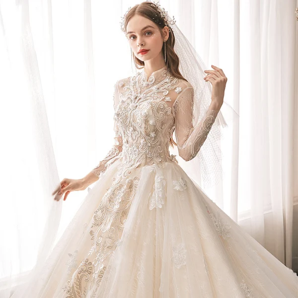 Style Chinois Champagne La Mariée Robe De Mariée 2020 Robe Boule Transparentes Col Haut 3/4 Manches Dos Nu Appliques En Dentelle Perlage Cathedral Train Volants