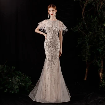 Haut De Gamme Champagne Transparentes Tapis Rouge Robe De Soirée 2020 Trompette Sirène Encolure Dégagée Manches Courtes Plumes Perlage Paillettes Longue Volants Robe De Ceremonie