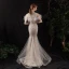 Haut de Gamme Champagne Transparentes Tapis rouge Robe De Soirée 2020 Trompette / Sirène Encolure Dégagée Manches Courtes Plumes Perlage Paillettes Longue Volants Robe De Ceremonie