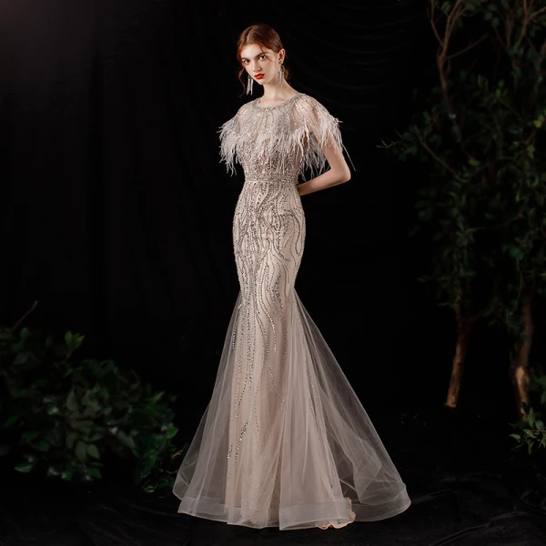 Haut de Gamme Champagne Transparentes Tapis rouge Robe De Soirée 2020 Trompette / Sirène Encolure Dégagée Manches Courtes Plumes Perlage Paillettes Longue Volants Robe De Ceremonie