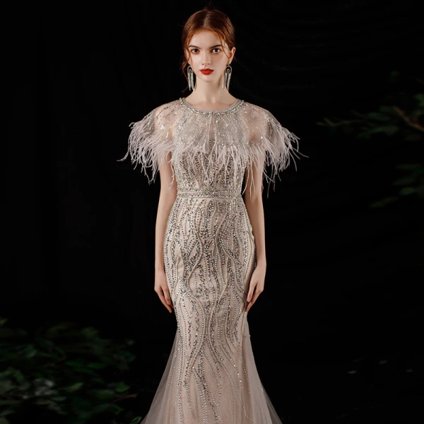 Haut de Gamme Champagne Transparentes Tapis rouge Robe De Soirée 2020 Trompette / Sirène Encolure Dégagée Manches Courtes Plumes Perlage Paillettes Longue Volants Robe De Ceremonie