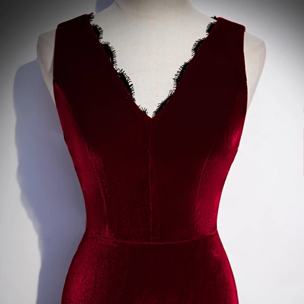 Modest / Simple Burgundy Velour Winter Evening Dresses 2020 Trumpet / Mermaid V-Neck Sleeveless Floor-Length / Long Ruffle Formal Dresses