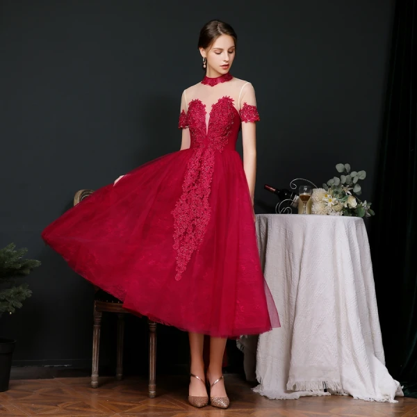 Vintage / Originale Bordeaux Dansant Robe De Bal 2020 Princesse Transparentes Col Haut Manches Courtes Appliques En Dentelle Perlage Thé Longueur Volants Dos Nu
